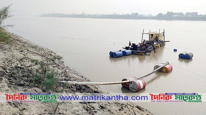 পাংশার কসবামাজাইলে গড়াই নদীতে চলছে অবৈধ ভাবে বালু উত্তোলন॥প্রশাসন নির্বিকার